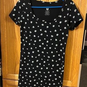 Tag Black Short Sleeve Scoop Neck Dress with White Floral Print